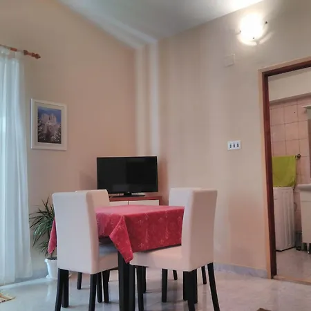 Studio-apartment Mit Meerblick In Der Naehe Des Strandes By Interhome * Medulin