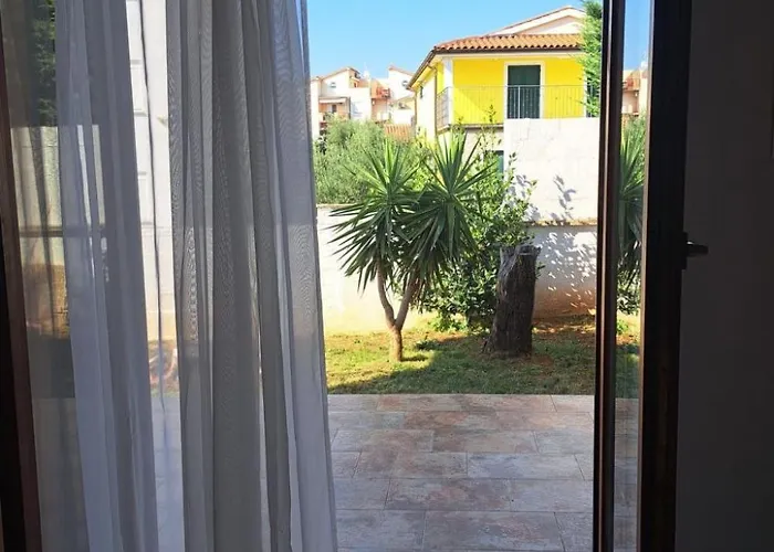 Studio-apartment Mit Meerblick In Der Naehe Des Strandes By Interhome Apartament