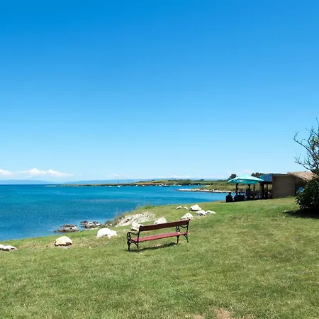 Studio-apartment Mit Meerblick In Der Naehe Des Strandes By Interhome