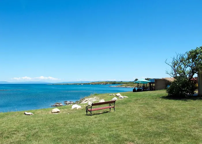 Studio-apartment Mit Meerblick In Der Naehe Des Strandes By Interhome